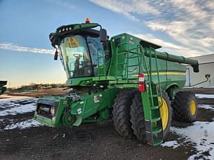 Main image John Deere S680