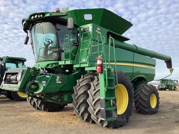 Main image John Deere S680