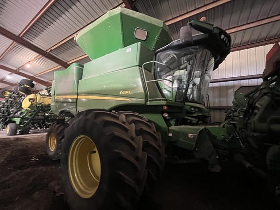 2016 John Deere S680 Equipment Image0