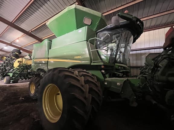 Image of John Deere S680 Image 0