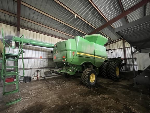Image of John Deere S680 Image 1
