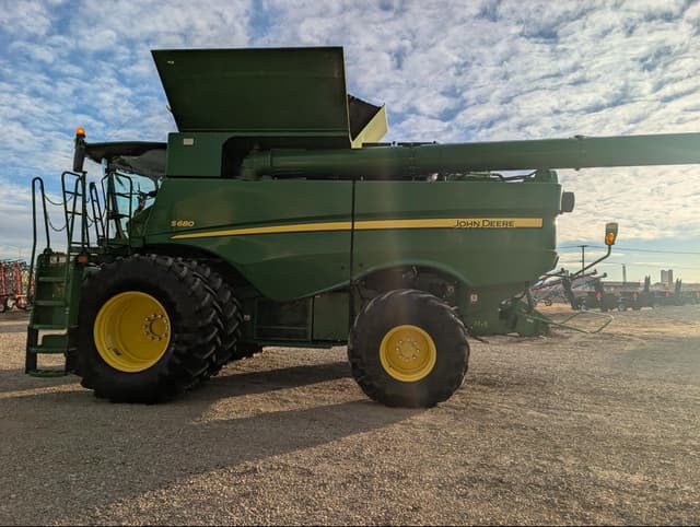 Image of John Deere S680 equipment image 4