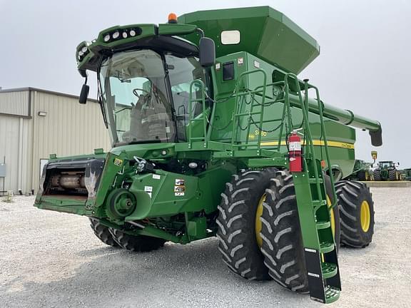 Image of John Deere S680 equipment image 2