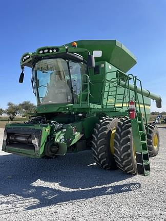 Image of John Deere S680 equipment image 1