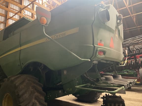 Image of John Deere S680 equipment image 3