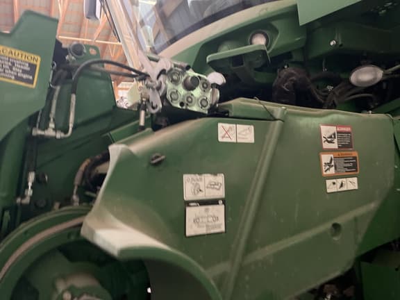 Image of John Deere S680 equipment image 4