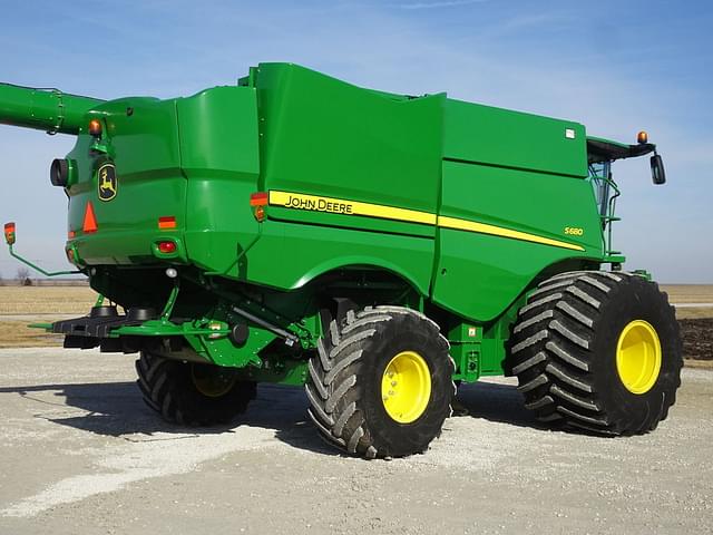 Image of John Deere S680 equipment image 2