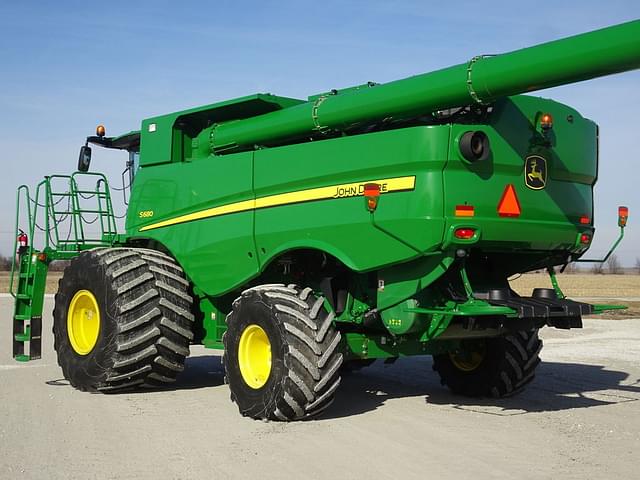 Image of John Deere S680 equipment image 1