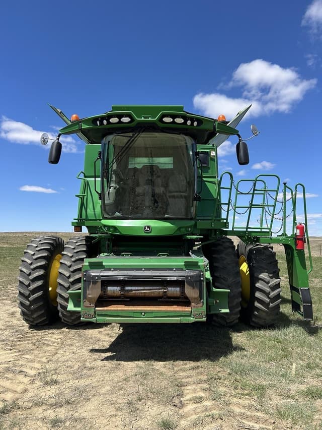 Image of John Deere S680 equipment image 1