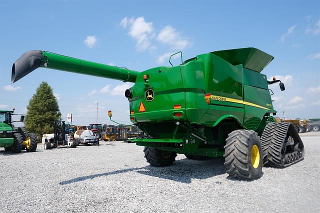 Image of John Deere S680 equipment image 4