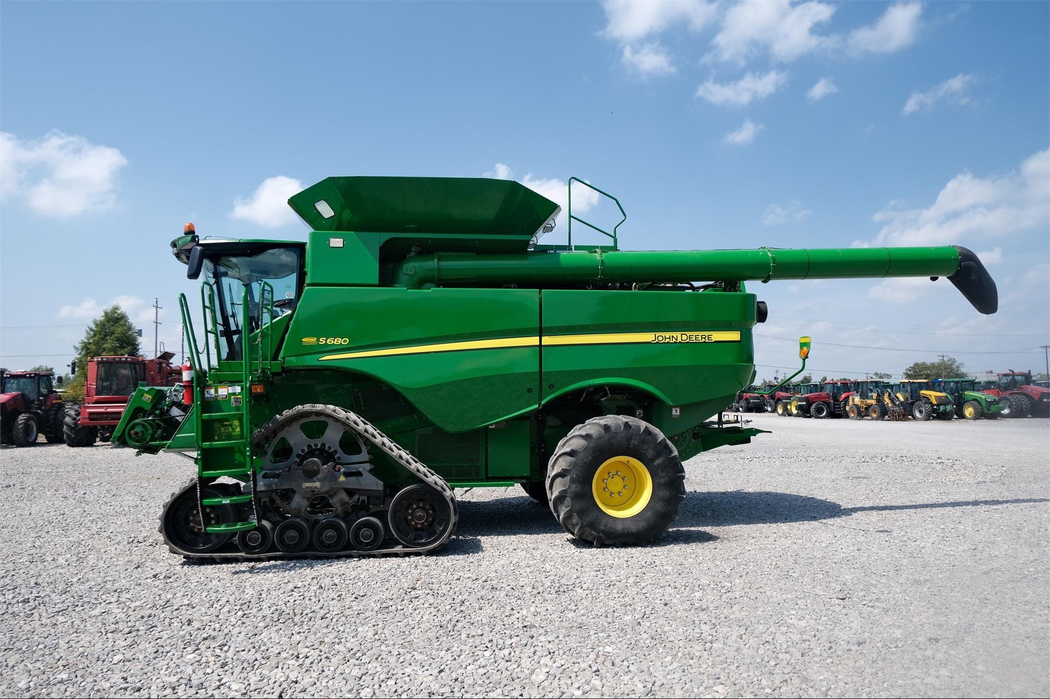 2016 John Deere S680 Equipment Image0
