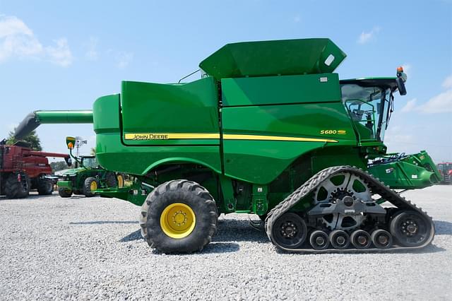 Image of John Deere S680 equipment image 1