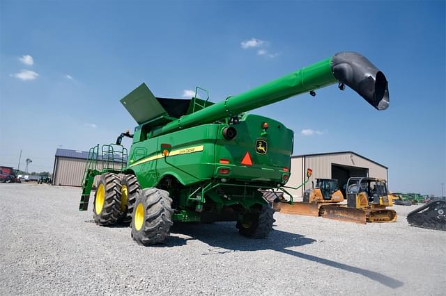 Image of John Deere S680 equipment image 4