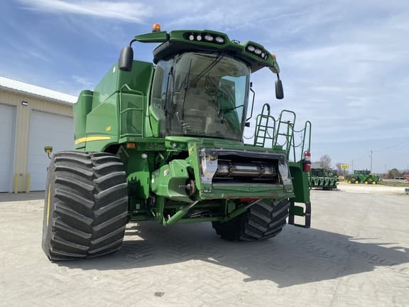 Image of John Deere S680 equipment image 3