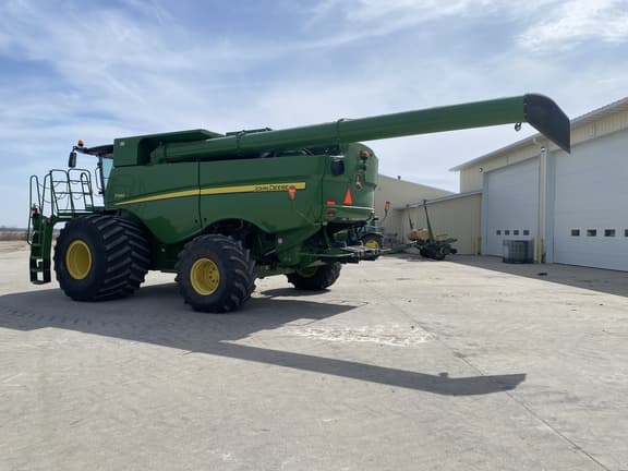 Image of John Deere S680 equipment image 4