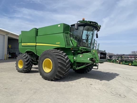 Image of John Deere S680 equipment image 2