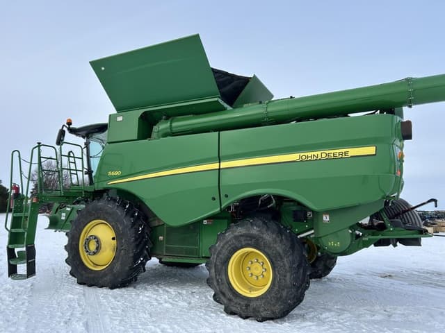 Image of John Deere S680 equipment image 4