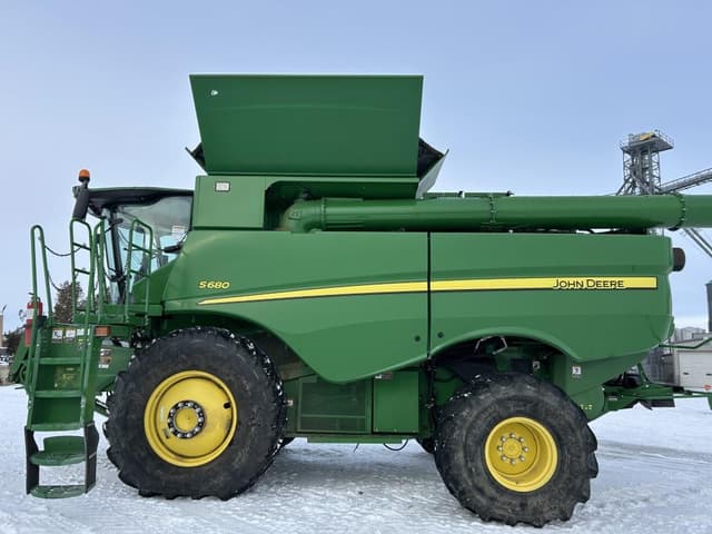 Image of John Deere S680 equipment image 2