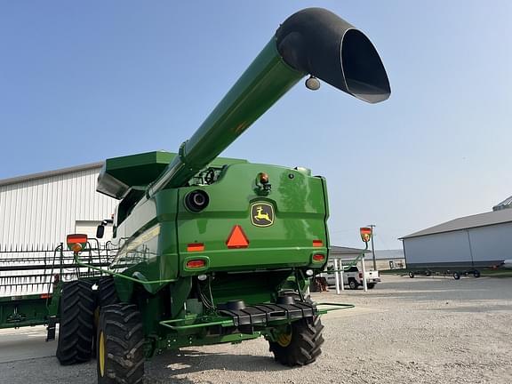 Image of John Deere S680 equipment image 2