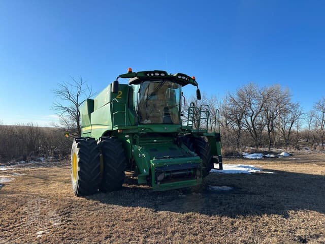 Image of John Deere S680 equipment image 3
