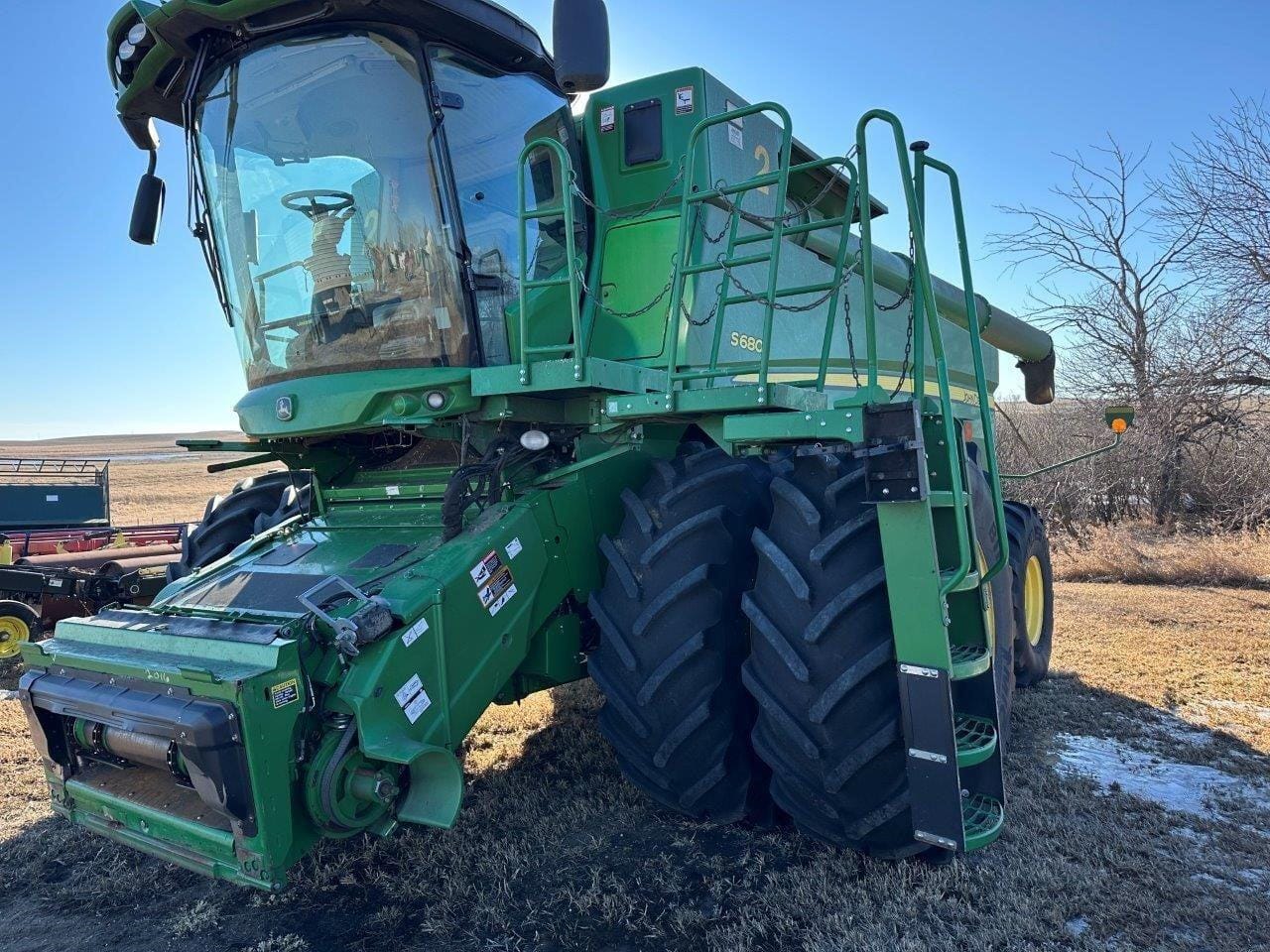 2016 John Deere S680 Equipment Image0