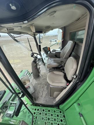 Image of John Deere S680 equipment image 3