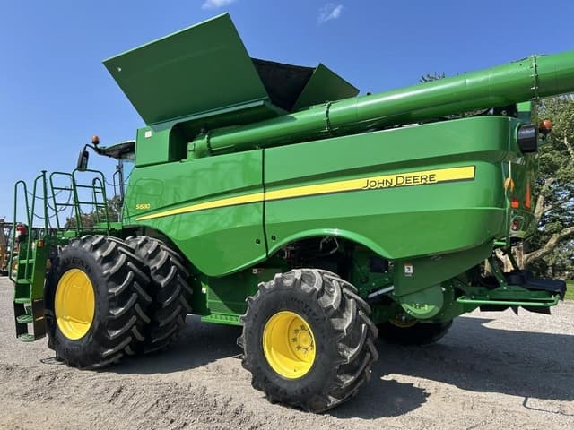 Image of John Deere S680 equipment image 4