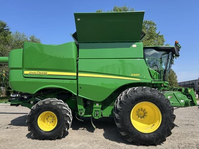 Image of John Deere S680 equipment image 3