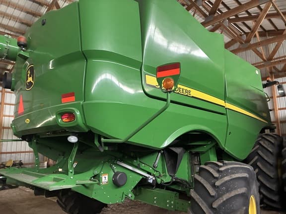 Image of John Deere S680 equipment image 4