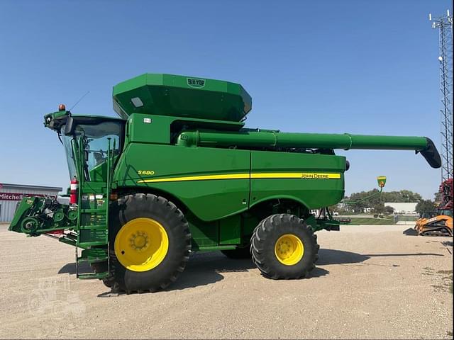 Image of John Deere S680 equipment image 3