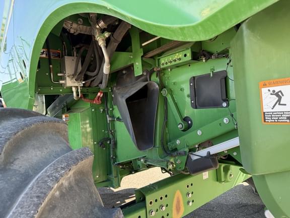 Image of John Deere S680 equipment image 2