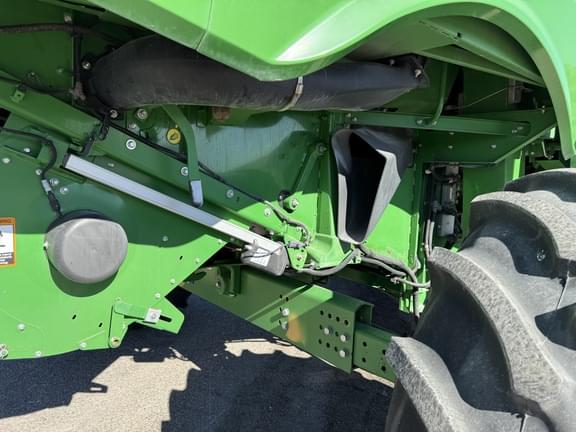 Image of John Deere S680 equipment image 3