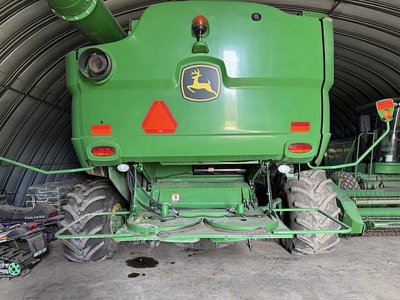 Image of John Deere S680 equipment image 4