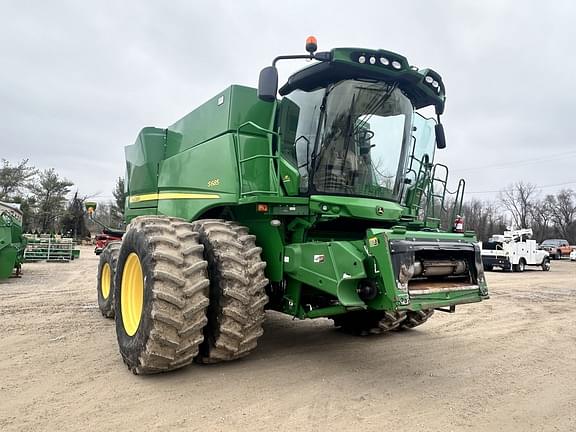 Image of John Deere S680 equipment image 3