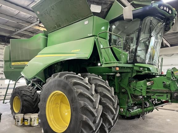 Image of John Deere S680 equipment image 3