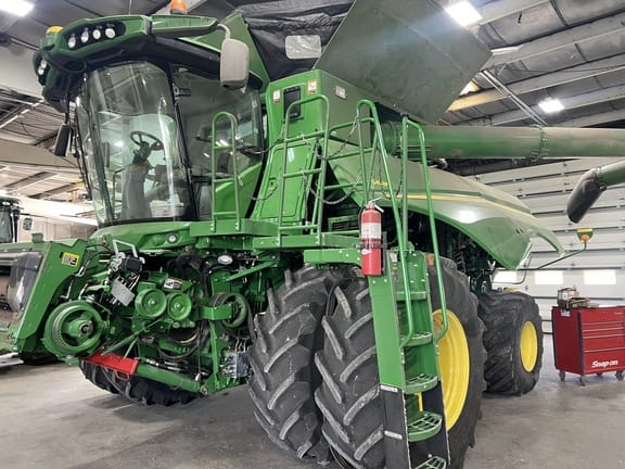 2016 John Deere S680 Equipment Image0