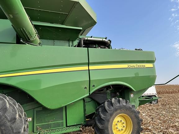 Image of John Deere S680 equipment image 2