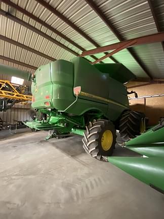 Image of John Deere S680 equipment image 4