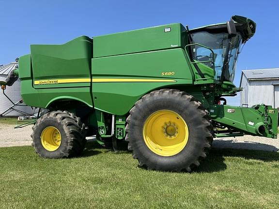 Image of John Deere S680 equipment image 1