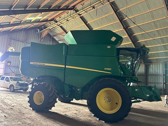 Image of John Deere S680 equipment image 1