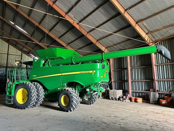 Image of John Deere S680 equipment image 1