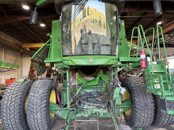 Image of John Deere S680 equipment image 2