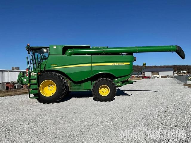 Image of John Deere S680 equipment image 1