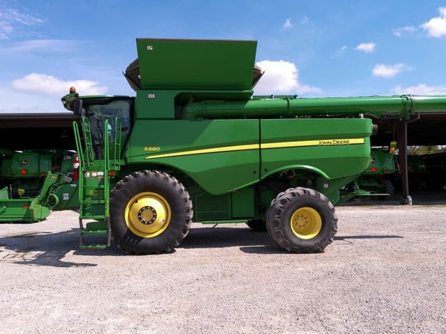 Image of John Deere S680 equipment image 1