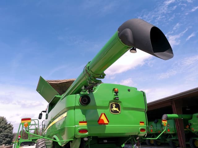 Image of John Deere S680 equipment image 3