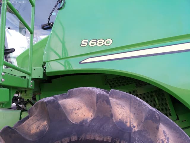 Image of John Deere S680 equipment image 1