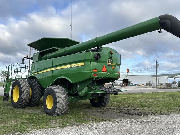 Image of John Deere S680 equipment image 2