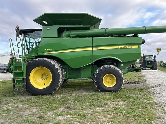 Image of John Deere S680 Primary image