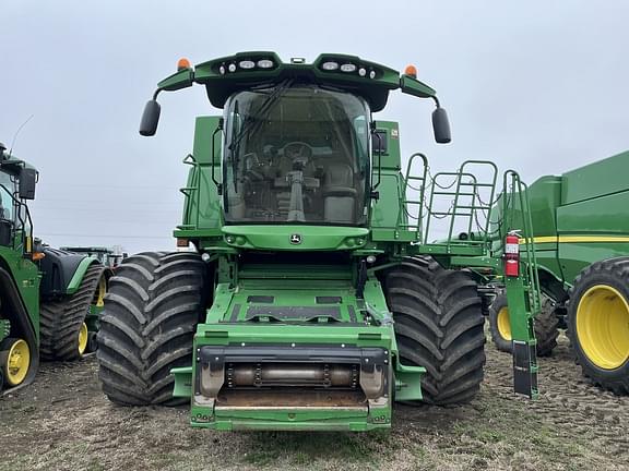 Image of John Deere S680 equipment image 1