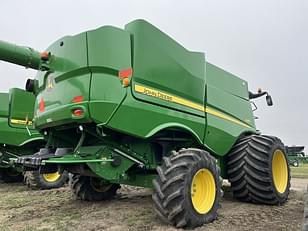 Main image John Deere S680 8